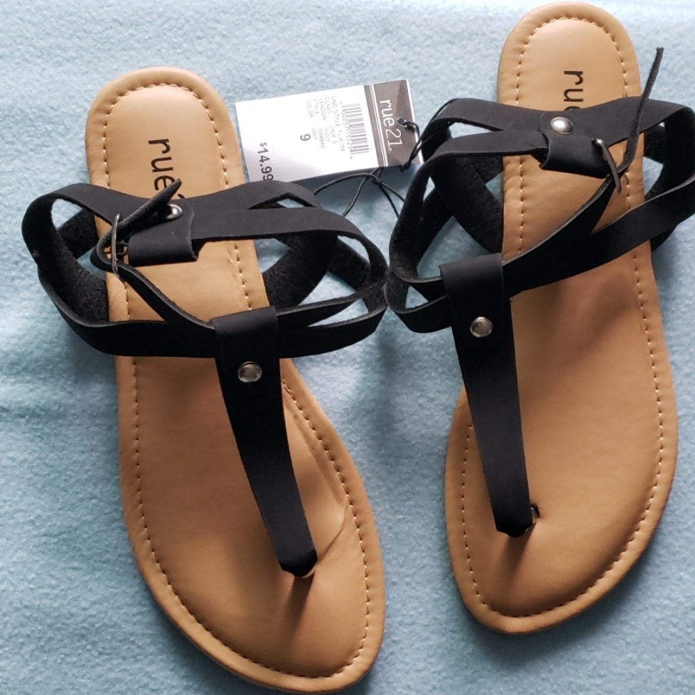 💥BRAND NEW💥 Black Studded T Strap Sandals